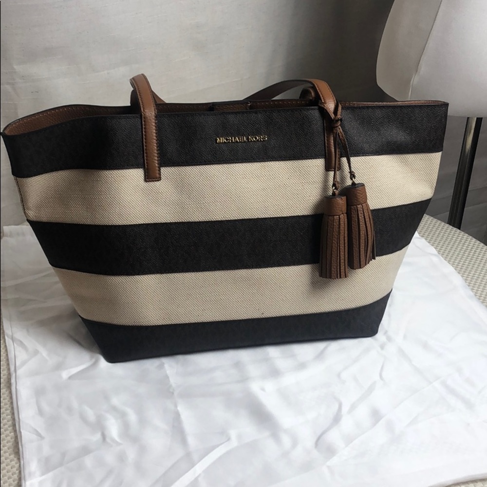 🔥🔥 Michael Kors Signature & Canvas Purse 🔥🔥
